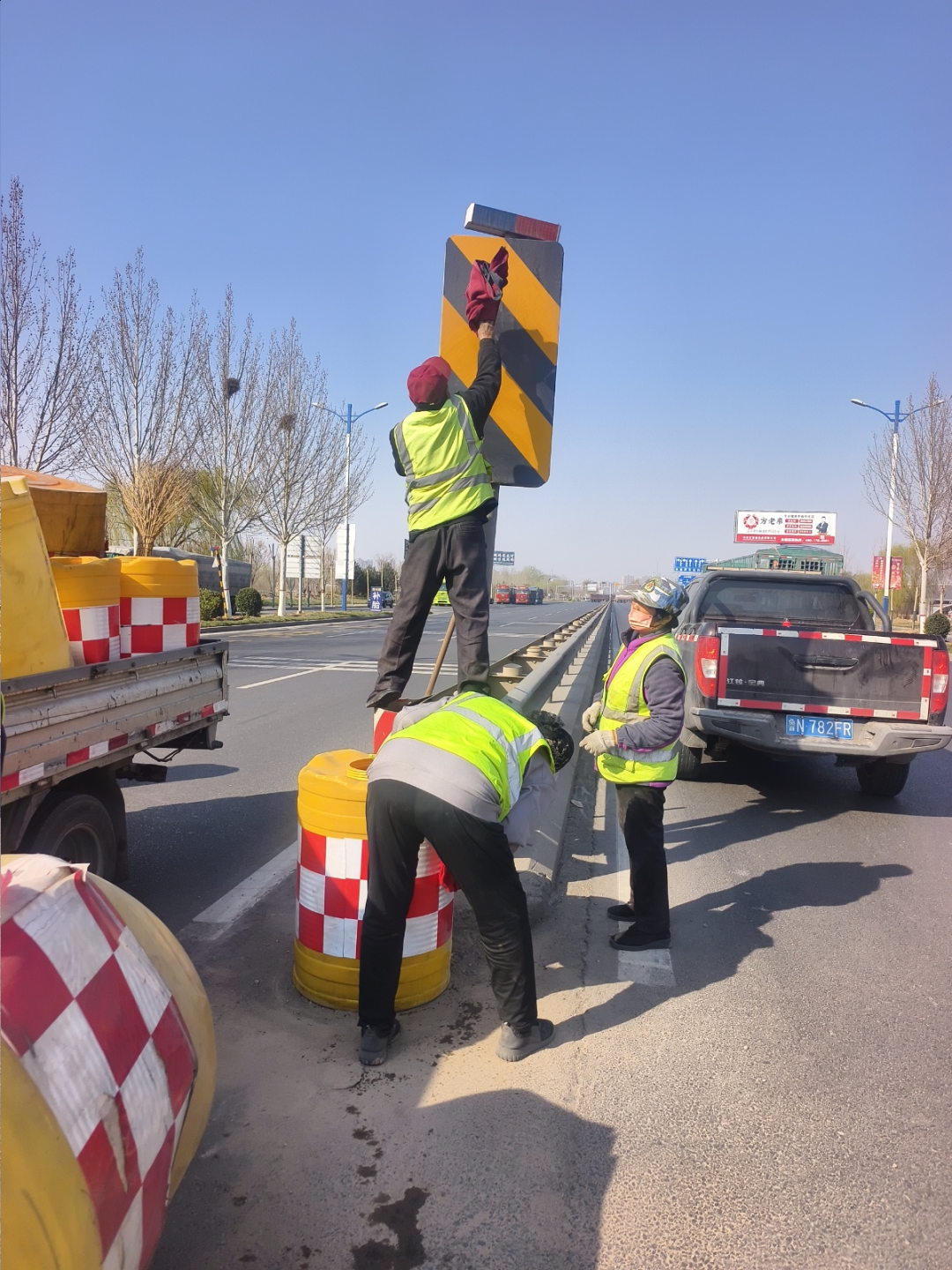 德達人的“五一”堅守答卷