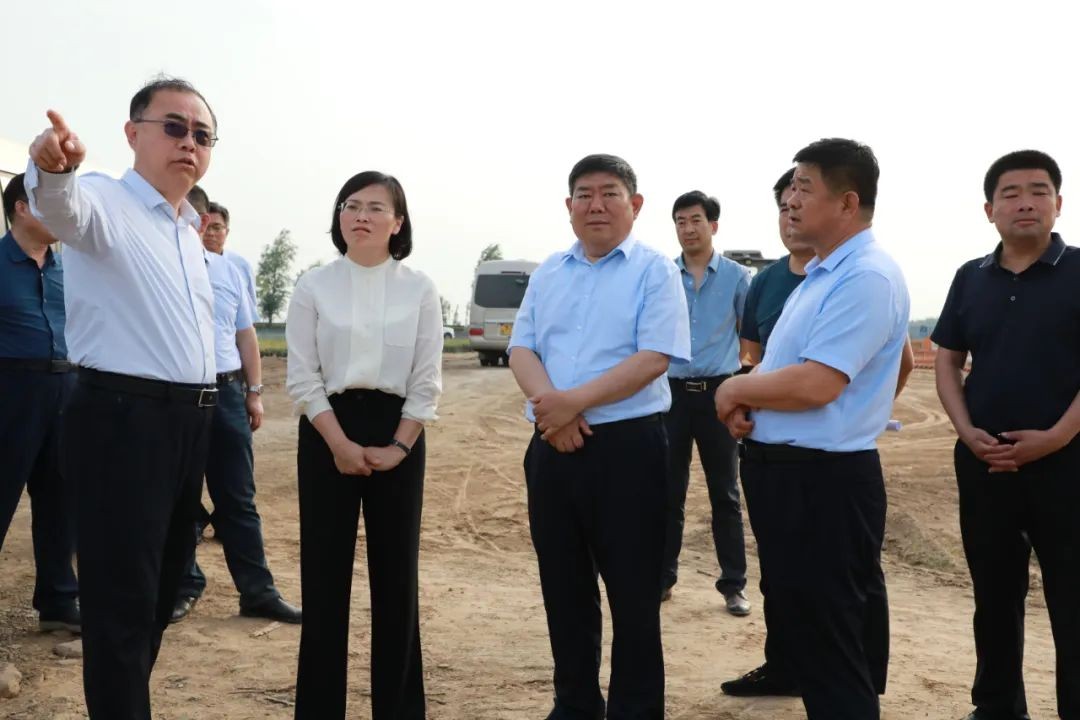 市委常委、副市長、交通運輸重點項目指揮部指揮長樊廷雷到臨武高速現場調度工程建設工作